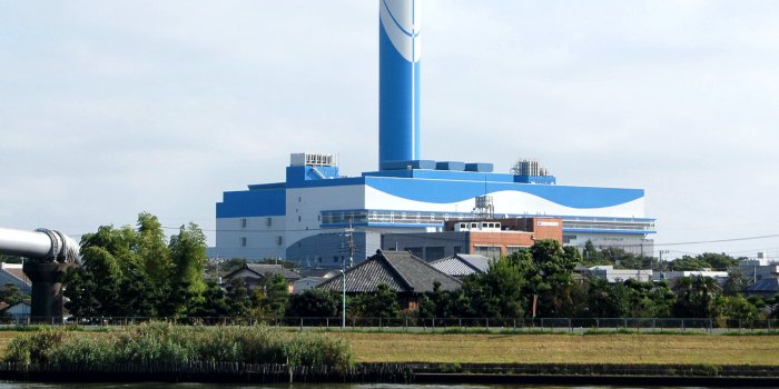 Завод по сжиганию мусора Кацусика, расположенный в Токио, Япония. Источник: Phorio